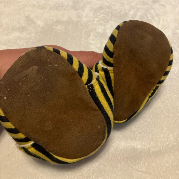 Black and yellow striped baby shoes “bee” - Picture 4 of 4
